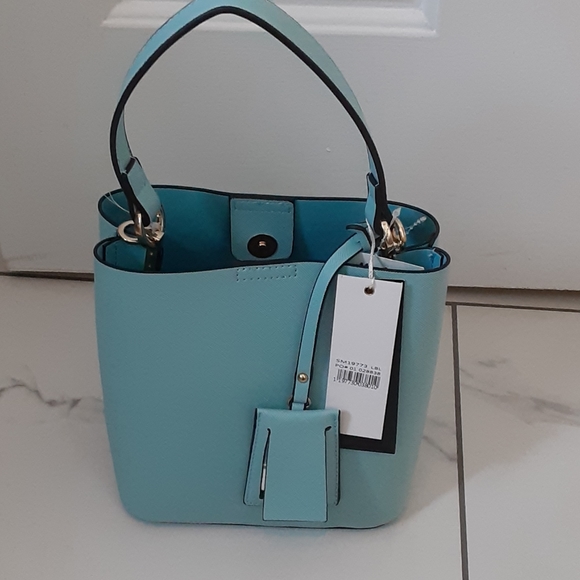 Isabelle Handbags - Powder blue turquoise vegan stay-upright purse NWT